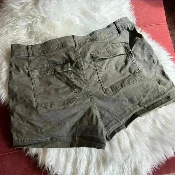 A New Day Women's Green and Khaki Shorts size XL / 18 - Picture 4 of 12